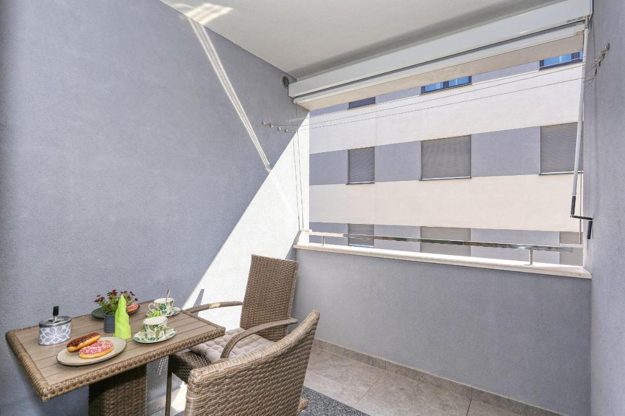 Apartments Luna With Free Parking Zadar Exterior photo